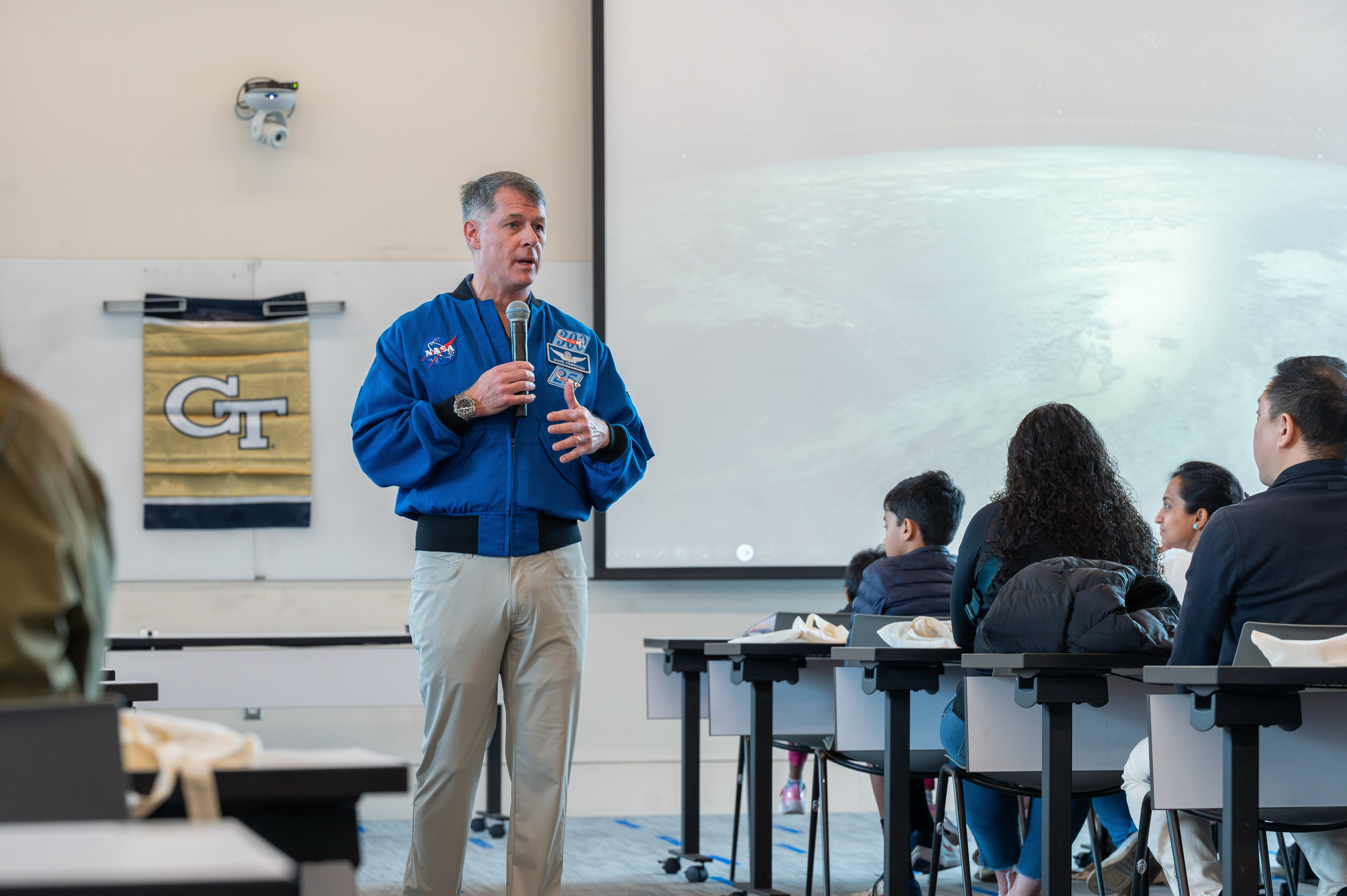 Former astronaut and Tech Alumnus Shane Kimbrough described what it was like to live and work in space to a packed crowd at Science and Engineering Day. (Credit: Joya Chapman)